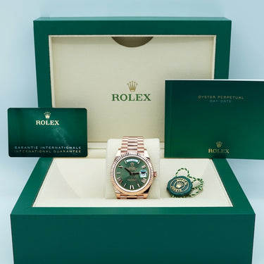 Rolex 228235 Day-Date Olive Green Dial 40 mm 18K Rose Gold Complete Set 2023