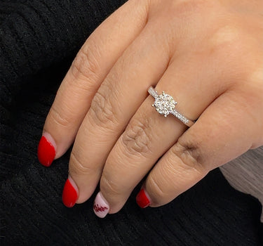 14k White Gold Ladies' Diamond Fancy Ring 0.26Ctw